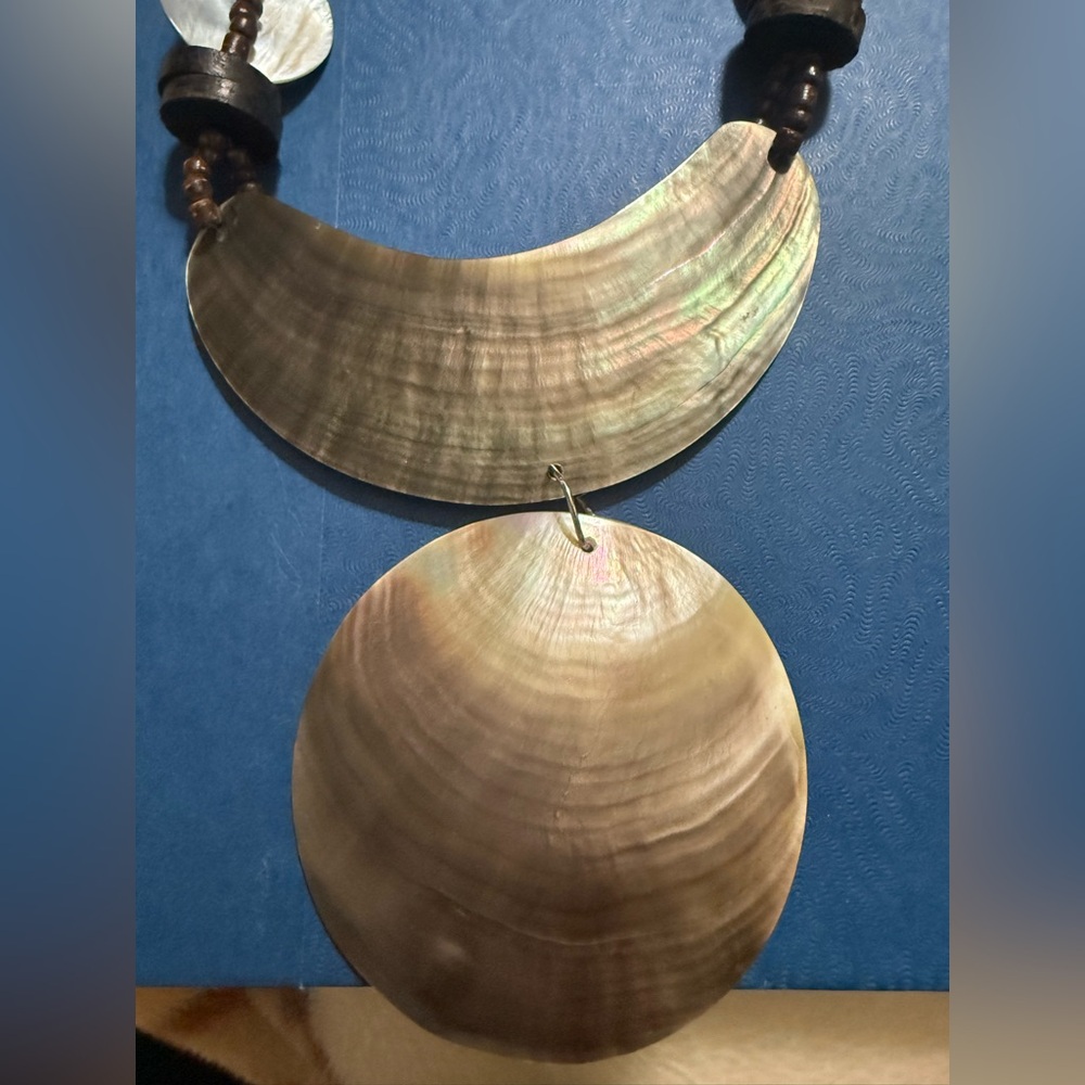 Beaded Iridescent Shell Necklace - Picture 3 of 5